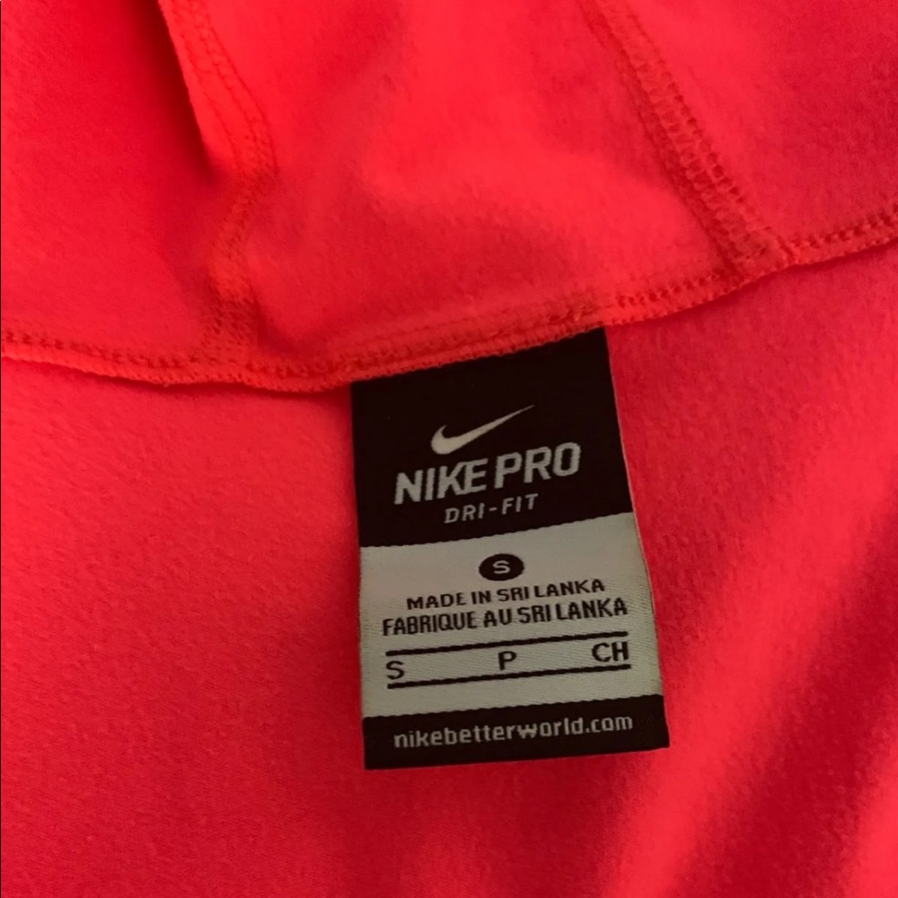 Nike Pro Pullover •